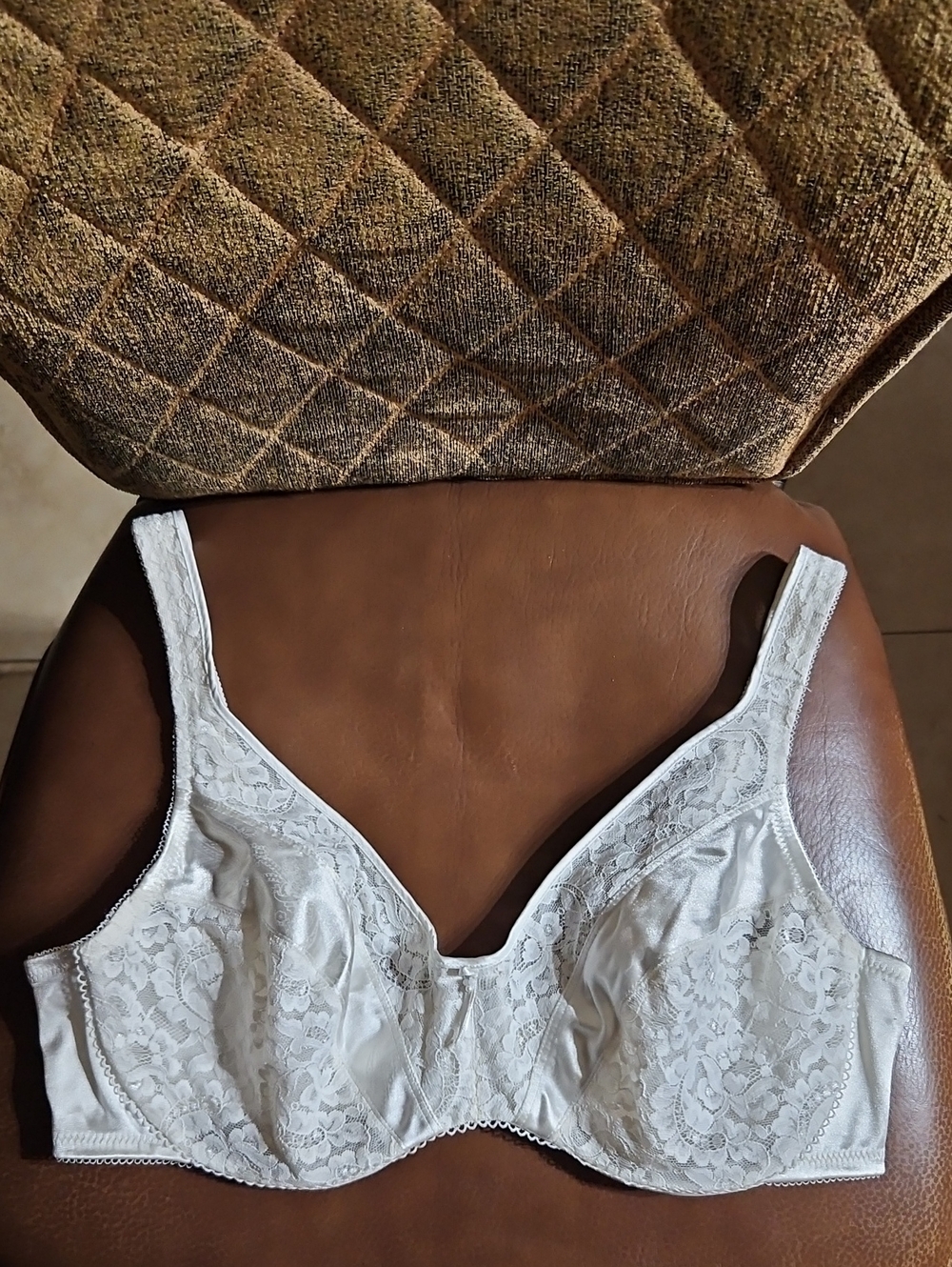 Wacoal Slimline Seamless Minimizer Unlined Underwire White Floral Lace Satin Bra
